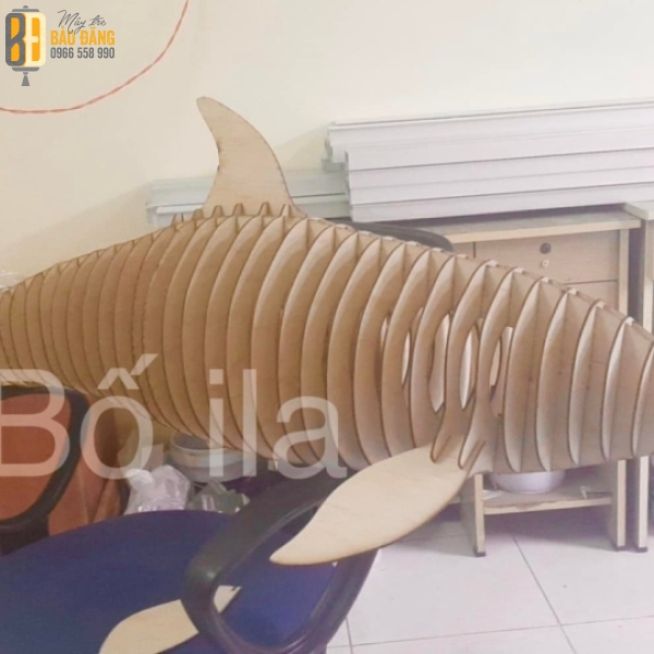 ĐÈN LỒNG CÁ MẬP GỖ