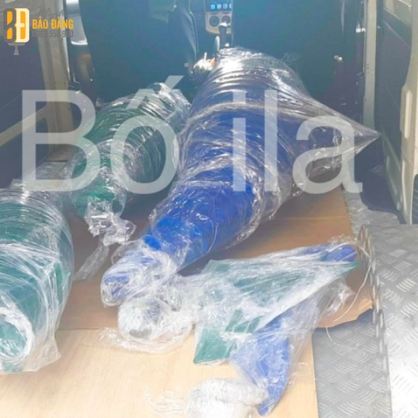 ĐÈN LỒNG CÁ MẬP GỖ