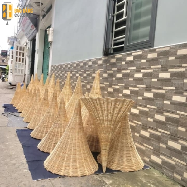 ĐÈN LỒNG MÂY TRE CHỤP NÓN