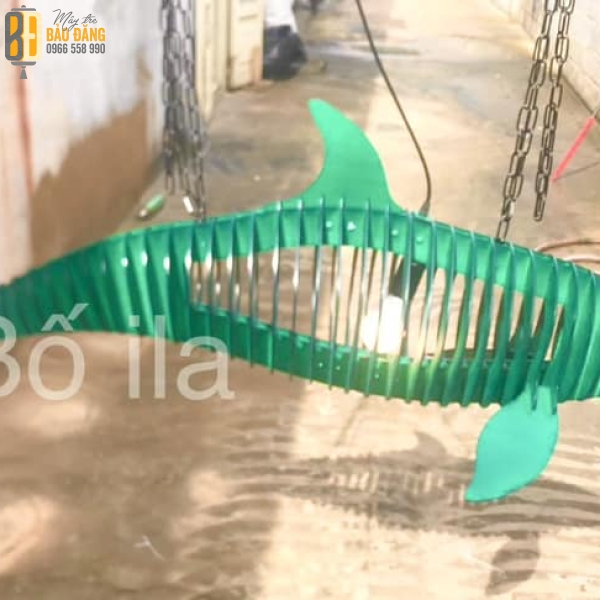 ĐÈN LỒNG CÁ MẬP GỖ