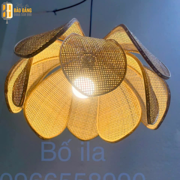 ĐÈN HOA SEN MÂY TRE