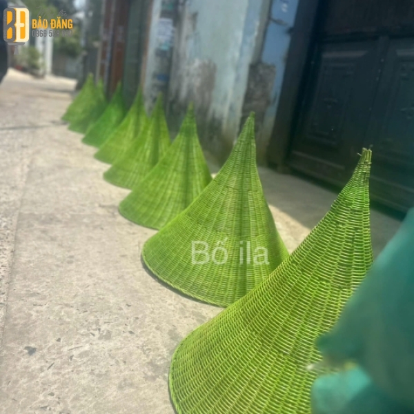 ĐÈN LỒNG MÂY TRE CHỤP NÓN
