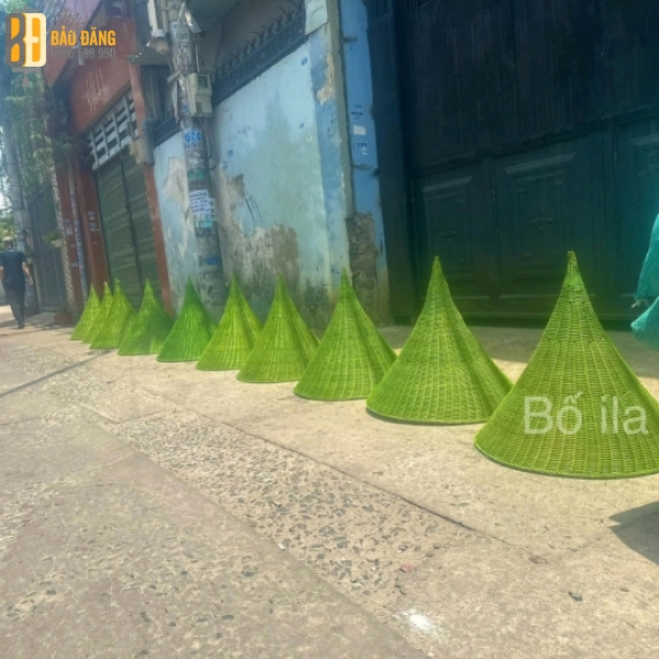 ĐÈN LỒNG MÂY TRE CHỤP NÓN